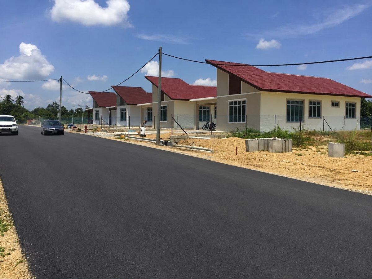Street frontage of four completed residential houses PT5497 to PT5500
