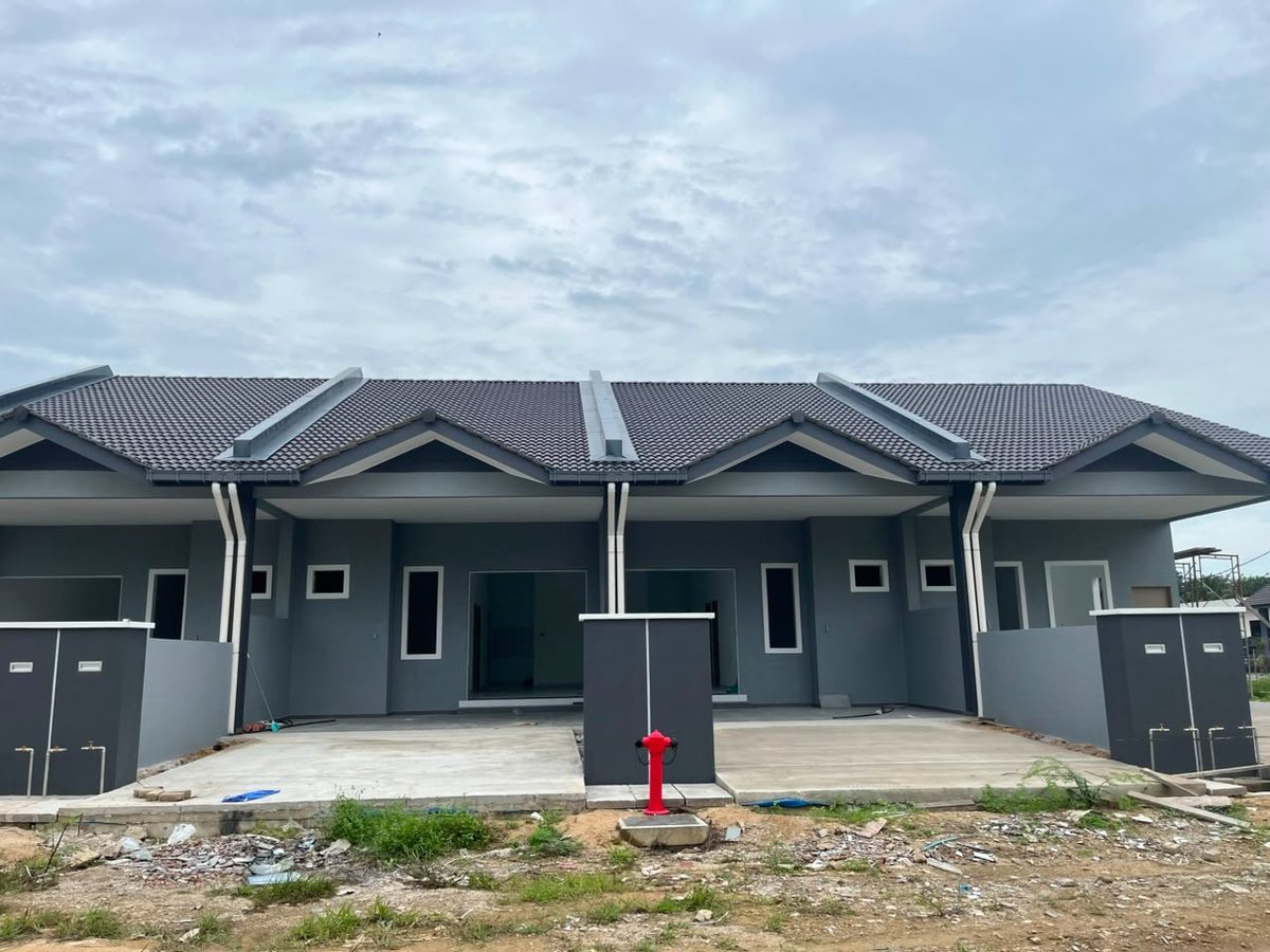 Front view of 4 terrace houses PT5520 to PT5523